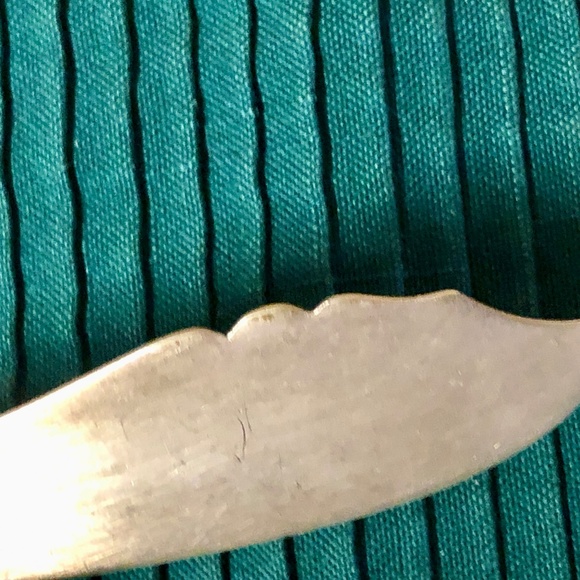 1847 Rogers Bros A1 Silver or Silverplate Master Butter Knife Tipped fiddle - Picture 8 of 14